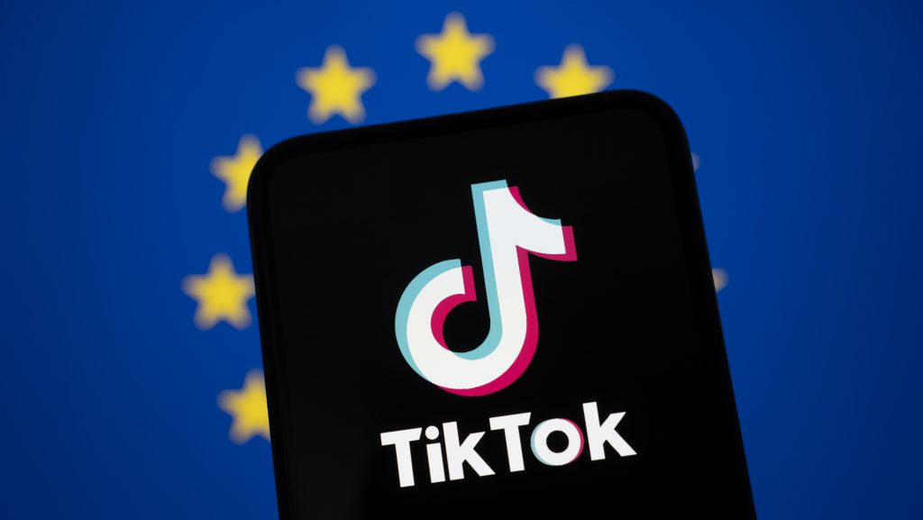 A Google után a TikTokot is agyonbírságolhatja az EU