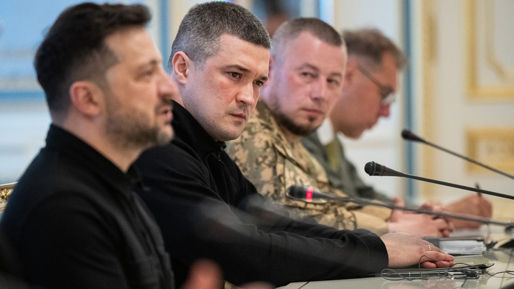 Zelenszkij ki nem kényszerített hibája az egyik legsúlyosabb politikai válságot robbantotta ki Kijevben a háború kitörése óta
