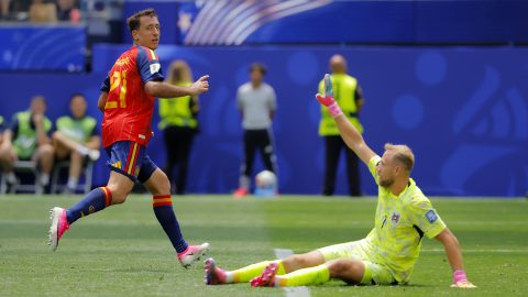 Mikel Oyarzabal második, Spanyolország harmadik gólja.