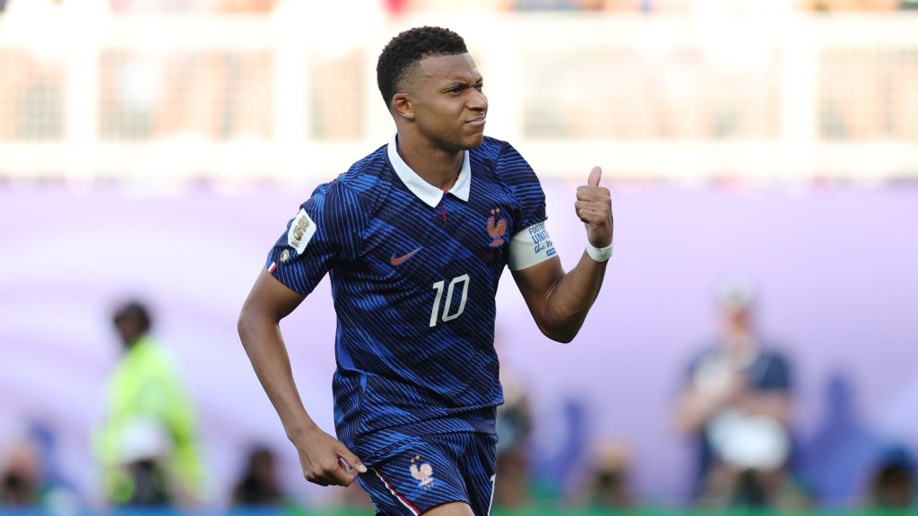 Mbappé előtt hever a világ góljai miatt, a brazilok húsz éve nem látott sikerre készülnek – élő hírfolyam a focivébé 25. játéknapjáról