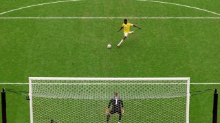 Davinson Sanchez felső lécre bombázta a tizenegyesét.
