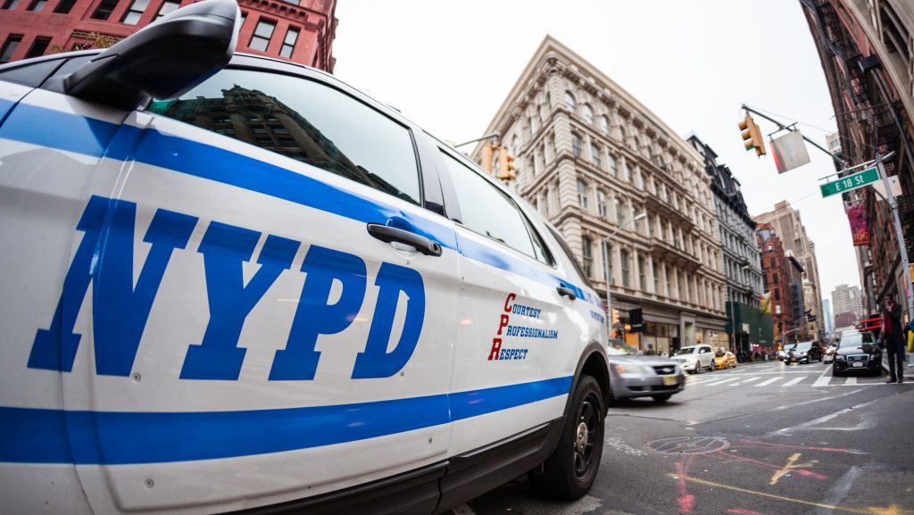 Leomlással fenyegettek a felső szintek, ezért kiürítettek egy toronyházat New Yorkban