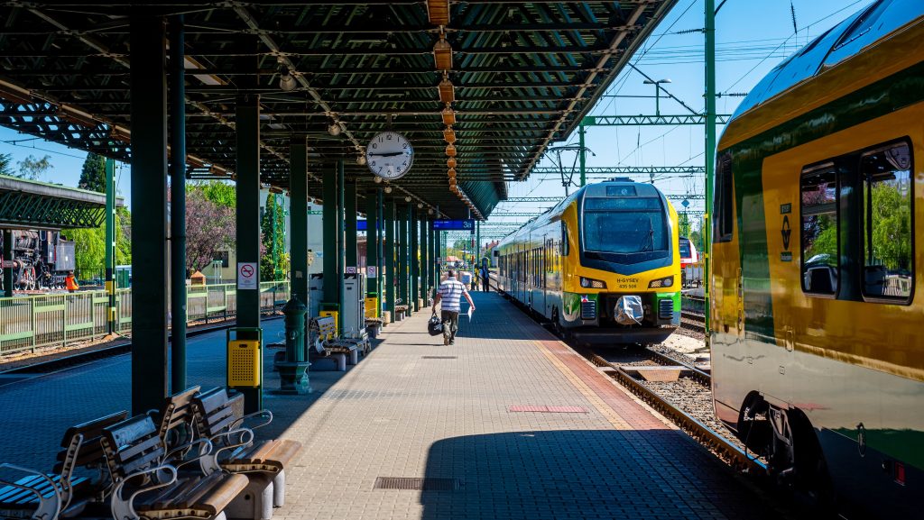 Átlátszó: a GYSEV azbesztes köveket használhatott a vasútfelújításnál