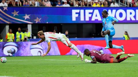 Ennél a Harry Kane-esésnél reklamált tizenegyest Anglia.