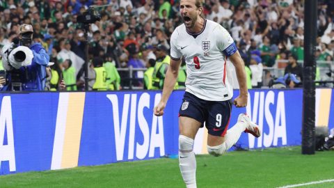 Harry KANE of England reacts after converting a penalty kick in the second half of the FIFA World Cup 2026 round-of-16 match between Mexico and England at Estadio Azteca in Mexico City, Mexico, on July 5, 2026. ( The Yomiuri Shimbun )