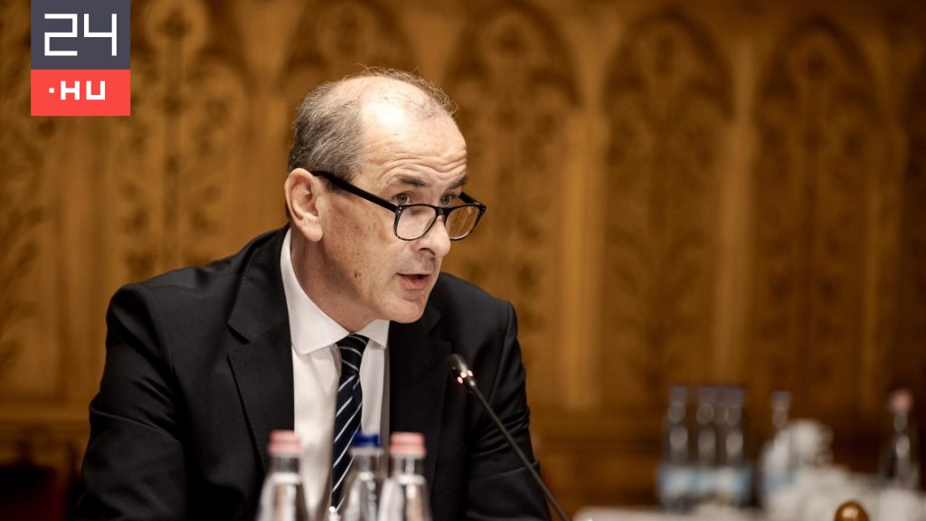 Hegedűs bejelentette, hogy menesztettek magasabb pozíciójukból két kórházi vezetőt