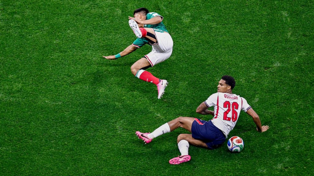 Mexico's defender #23 Jesus Gallardo and England's defender #26 Jarell Quansah fight for the ball during the 2026 World Cup round of 16 football match between Mexico and England at the Mexico City Stadium in Mexico City on July 5, 2026.