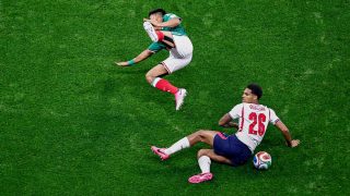 Mexico's defender #23 Jesus Gallardo and England's defender #26 Jarell Quansah fight for the ball during the 2026 World Cup round of 16 football match between Mexico and England at the Mexico City Stadium in Mexico City on July 5, 2026.