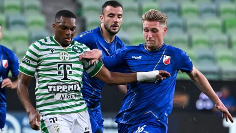 Lenny Joseph, a Ferencváros (b) és Szűcs Kornél, a Vojvodina játékosa a labdarúgó Európa-liga selejtezőjének 1. fordulójában játszott Ferencváros - Vojvodina visszavágó mérkőzésen a Groupama Arénában 2026. július 16-án.