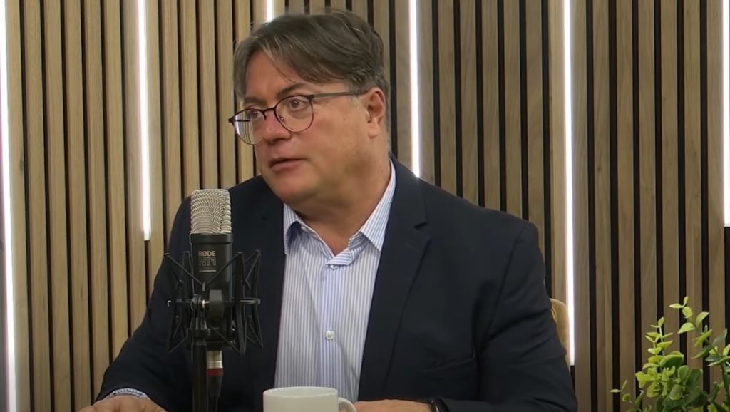 „Nehéz szavakba önteni, hogy mennyire fagytunk le a felvételeket látva” – felajánlotta lemondását a pécsi sürgősségi osztály vezetője, miután kollégái ájultra vertek egy férfit