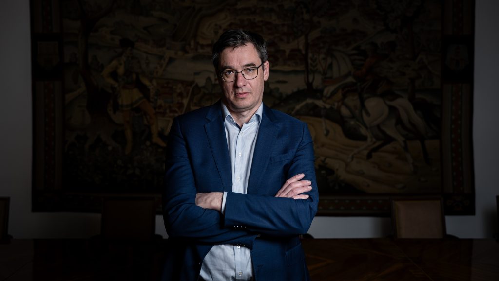 Karácsony Gergely: Közbotrány, hogy amíg egyesek az úszómedencéjüket töltik fel közpénzből támogatott vízzel, addig másnak ivóvíz sem jut