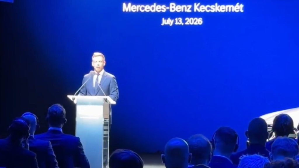 Magyar Péter a kecskeméti Mercedes-gyárban: A kormány elvárja a magyar munkavállalók megbecsülését