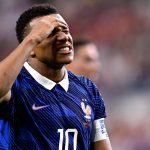 Kylian Mbappé fogja a fejét.