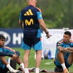 Spain's forward #19 Lamine Yamal (L) and Spain's defender #12 Pedro Porro (R) speaks with Spain's head coach Luis de la Fuente (C) during a training session at Melanie Lane Training Grounds in East Hanover, New Jersey, on July 16, 2026, ahead of the 2026 World Cup football tournament final match between Spain and Argentina.