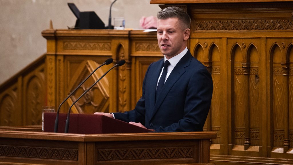 Új alkotmánybírót választhat ma a parlament