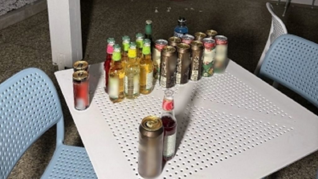 Barátaival italozott, betört a zalakarosi fürdőbe és kipakolta a hűtőautomatát egy fiatal férfit
