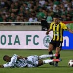 Loic Nego becsúszása a Kajrat Almati meccsén.