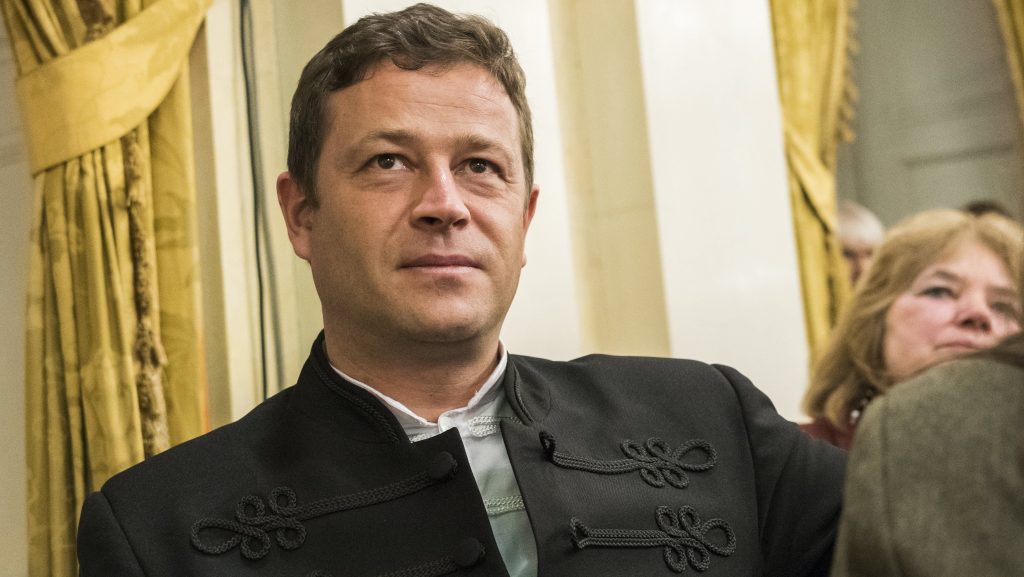 A Pécsi Nemzeti Színház nem kér Orbán János Dénesből: műsorváltozást jelentettek be