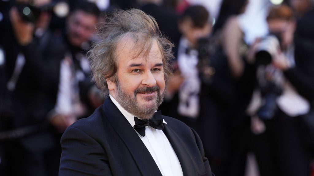 Nagy bejelentést tett Peter Jackson: ismét a rendezői székbe ül