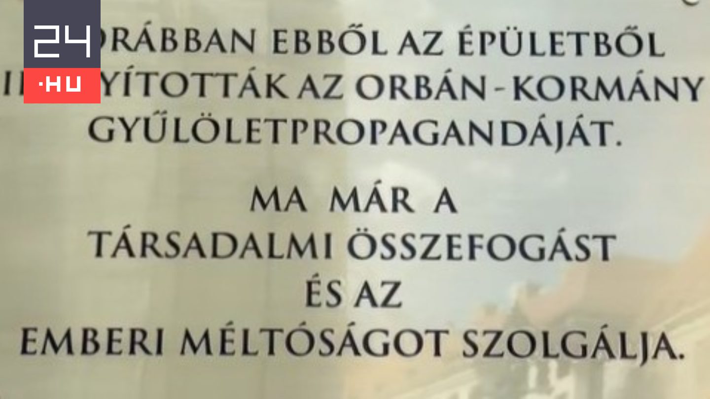Emléktábla hirdeti Rogán egykori minisztériumán, hogy innen irányították az orbáni gyűlöletpropagandát