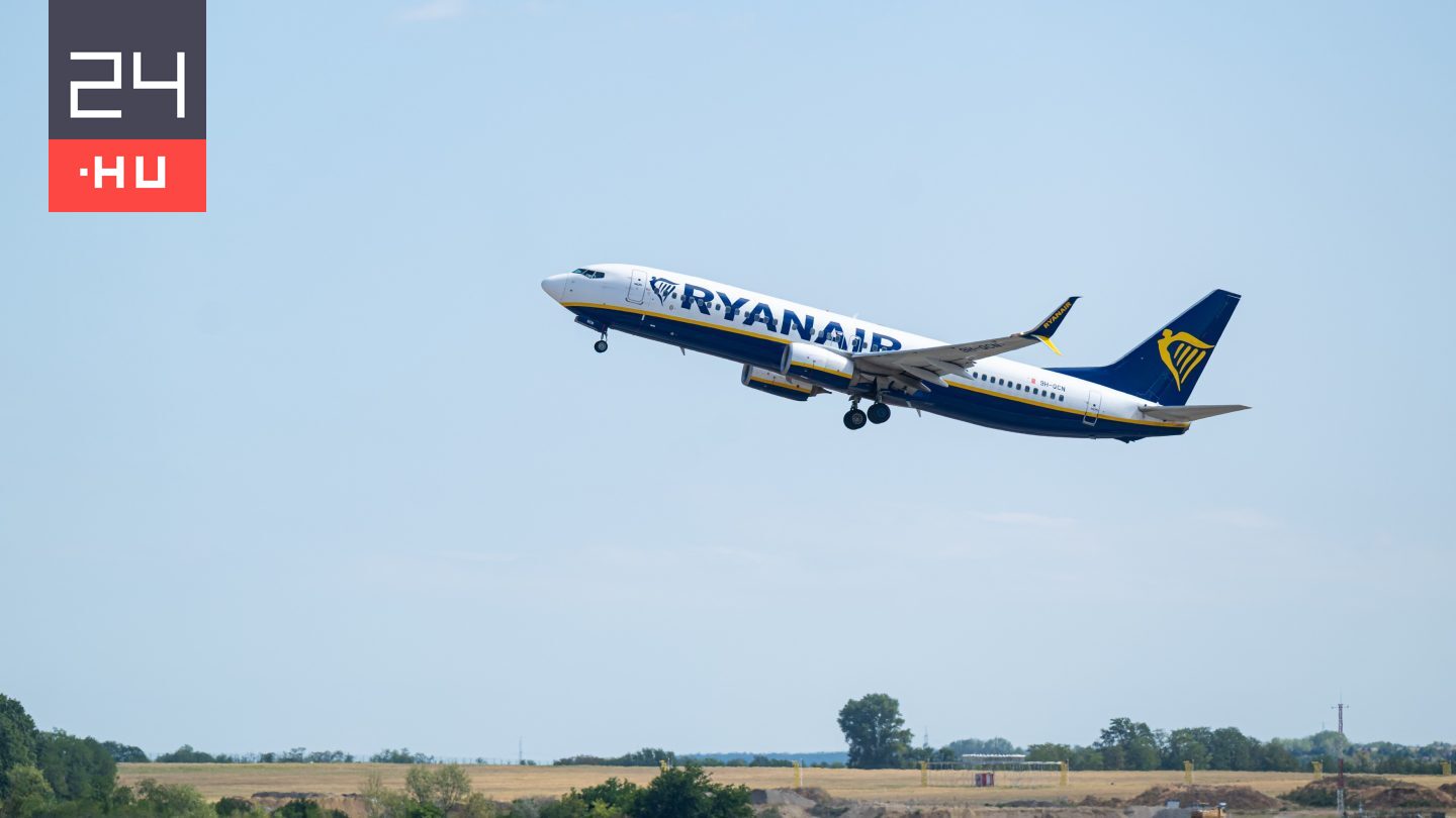 Ryanair-incidens: öt percig tartotta a lábánál fogva férjét a mélység felett
