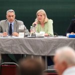Lázár János, a Magyar Tenisz Szövetség leköszönő elnöke, Schmitt Petra főtitkár és Markovits László alelnök (b-j) a szövetség közgyűlésén a Nemzeti Edzésközpontban 2026. május 29-én.