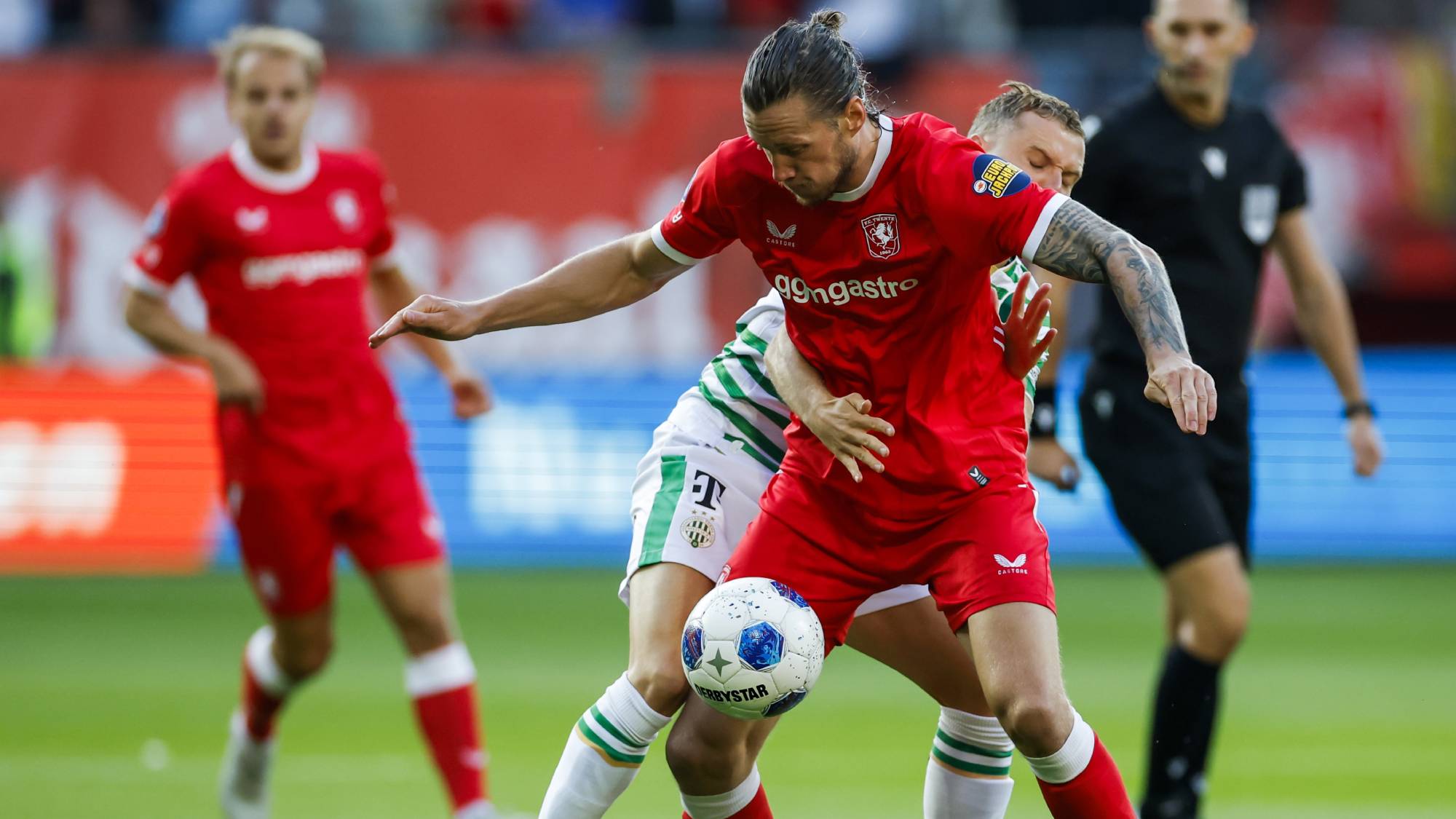 ENSCHEDE - (lr) Wout Weghorst of FC Twente, Philippe Rommens of Ferencváros during the UEFA Europa League Second Qualifying Round match between FC Twente and Ferencváros at Stadion De Grolsch Veste on July 23, 2026 in Enschede, the Netherlands. PIETER STAM DE JONGE / ANP (Photo by ANP via Getty Images)