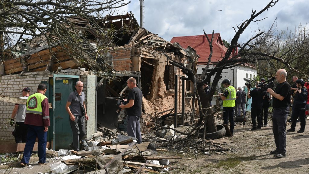 Heves orosz rakéta- és dróncsapások érték Ukrajnát, halálos áldozat is van