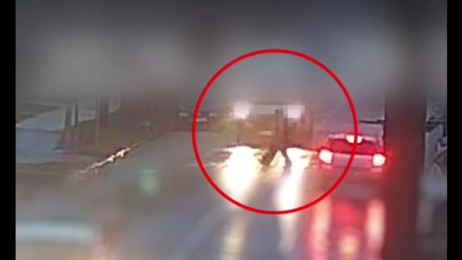 Zebrán gázoltak el teherautóval két 16 éves lányt Sárváron – videóval