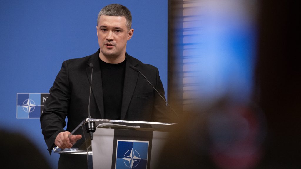 Választásokat sürget a menesztett ukrán védelmi miniszter