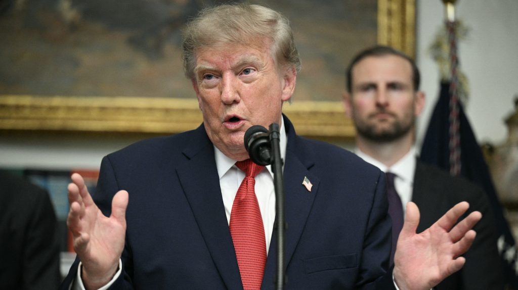 Trump gazdasági D-nappal fenyegeti Iránt