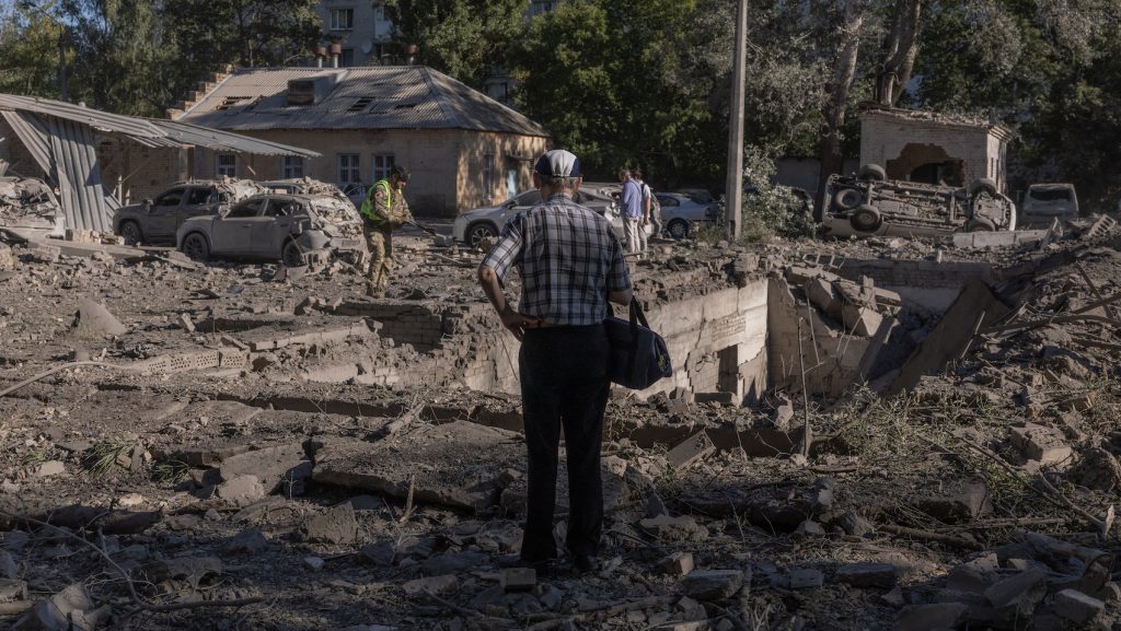 Legalább 12 ember meghalt az éjszakai orosz légicsapásokban Kijevben, gyerekkórházat is bombáztak