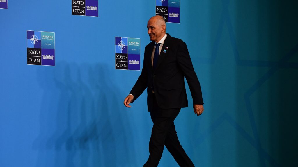 Magyar Péter a visszatérő szlovén miniszterelnökkel, Orbán régi szövetségesével találkozik hétfőn