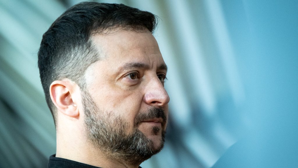 Zelenszkij: Csapást mértünk két orosz olajfinomítóra