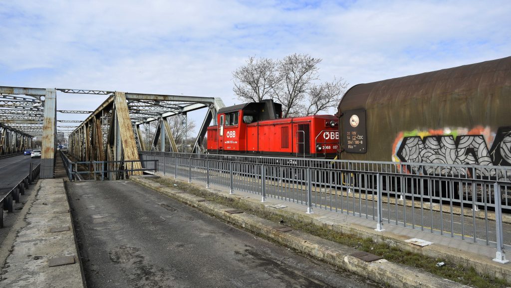 Vitézy: Aláírtam a szerződést, megkezdődhet a Gubacsi híd újjáépítése