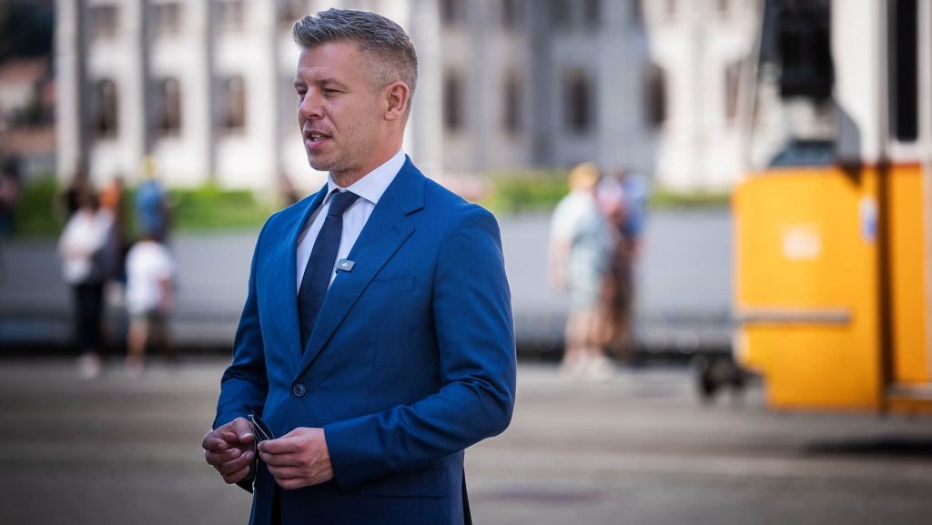 Magyar Péter: Jövő héttől újra számolgathatjuk a centiket