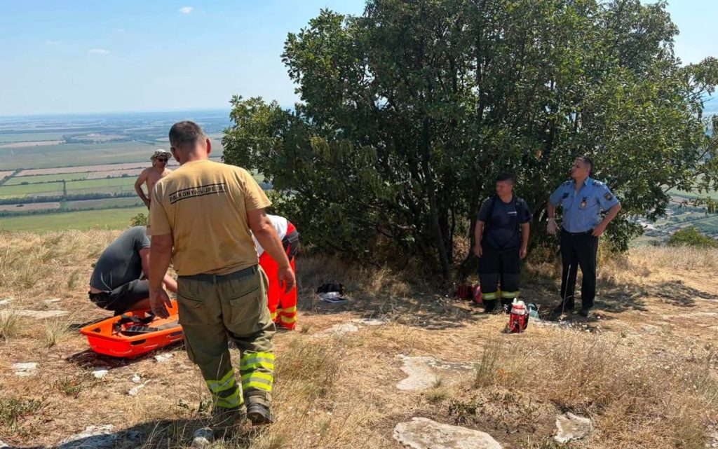 Sziklára zuhant és meghalt egy siklóernyős a Villányi-hegységben