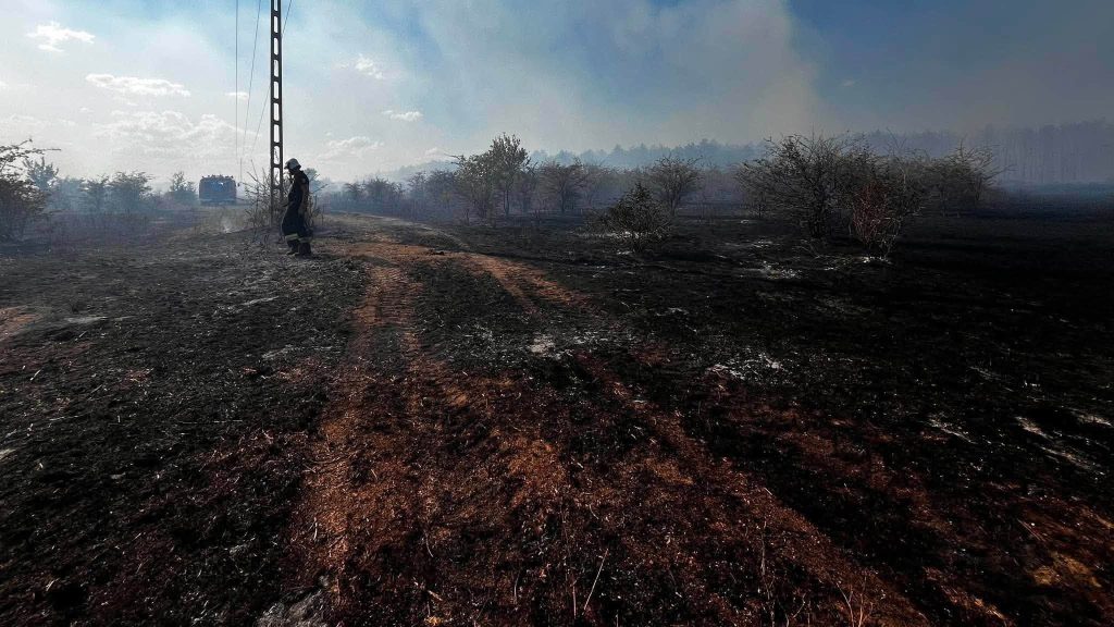 Nagy területen pusztított tűz Tapolcánál, helikopterekkel oltották