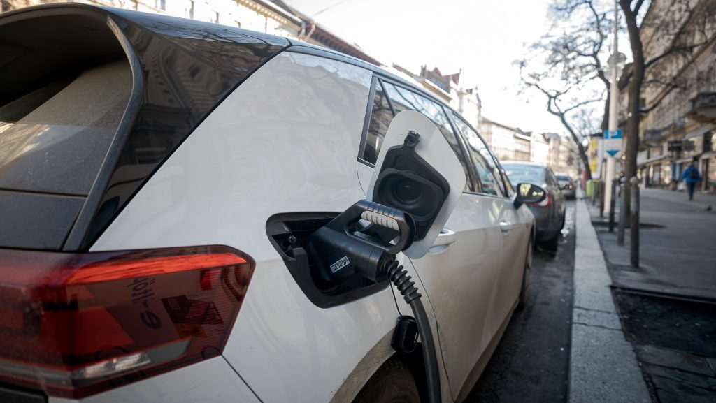 Meglepő, mekkora hatása van a vezetési stílusnak az elektromos autók élettartamára