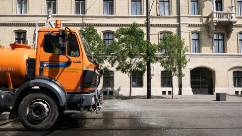 Hőség illusztrációk Budapesten 2024. július 18-án., Image: 890711098, Fotó: Szajki Bálint / 24.hu
