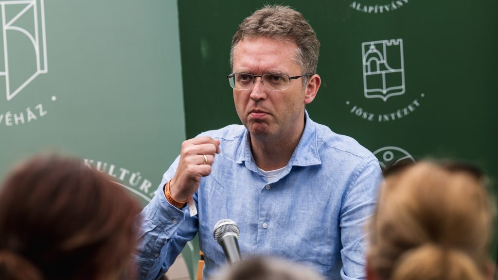 Lepedofilozta Hankó Balázs a bábelőadást, ami védekezni segítette a gyerekeket a zaklató felnőttektől