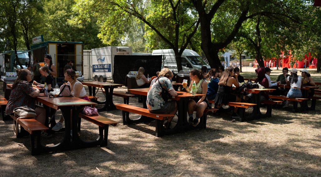 Nyomozást indított a BRFK a szigetes DJ Oti-bulin történt drogügyben, tanúkihallgatás is történt