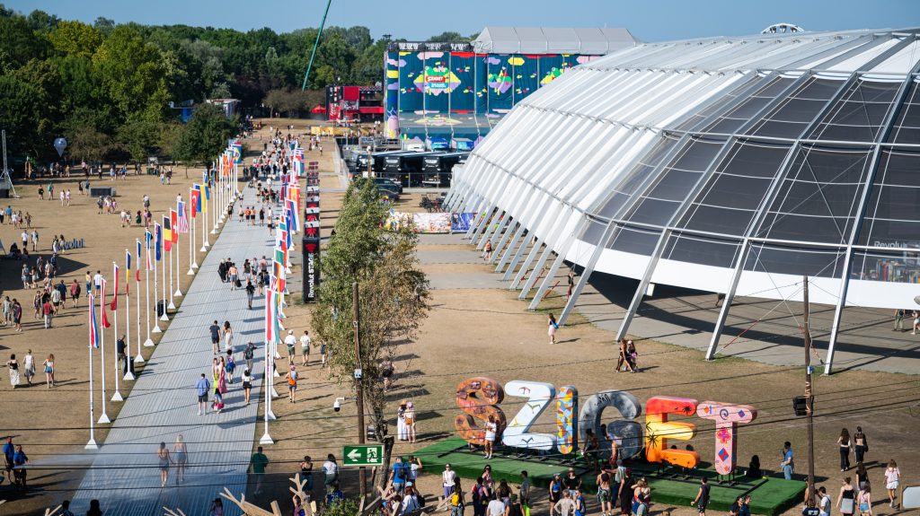 A Sziget szervezői óva intenek mindenkit attól, hogy az alacsony vízállást kihasználva lógjanak be a fesztiválra