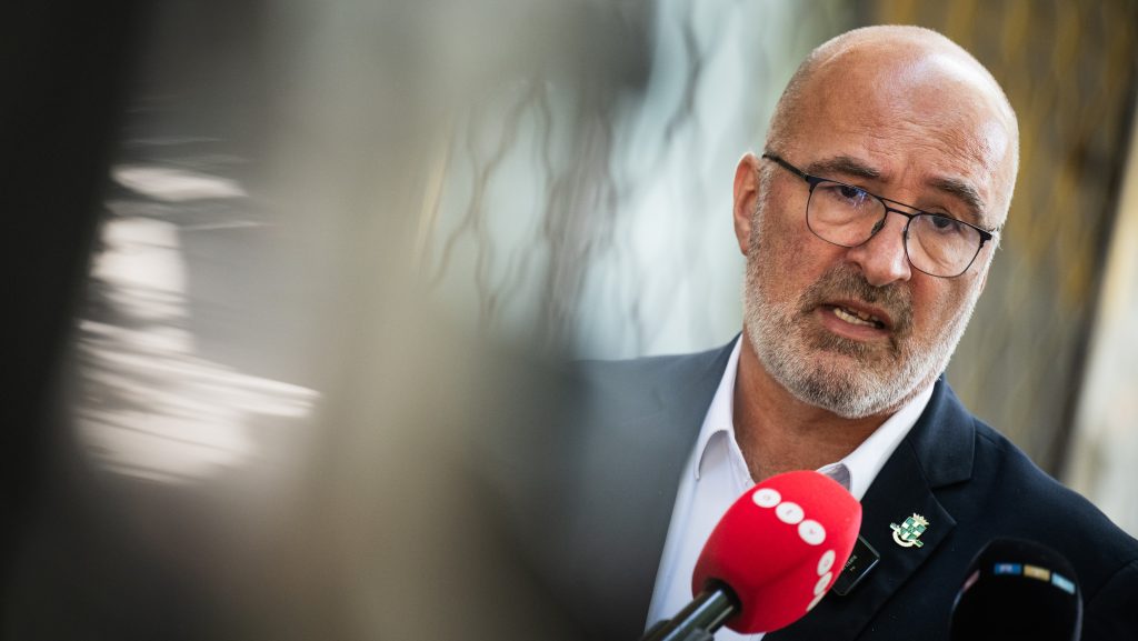 Pikó Andrásék szerint a Vitályos Eszter testvére vezette alapítvány Fidesz-kampányra kapott közpénzt