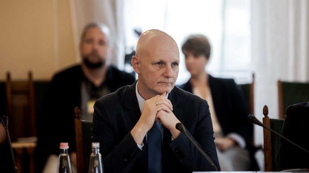 Tanács Zoltán feljelentést tett és vezetőt váltott le a Gondosóra-program miatt