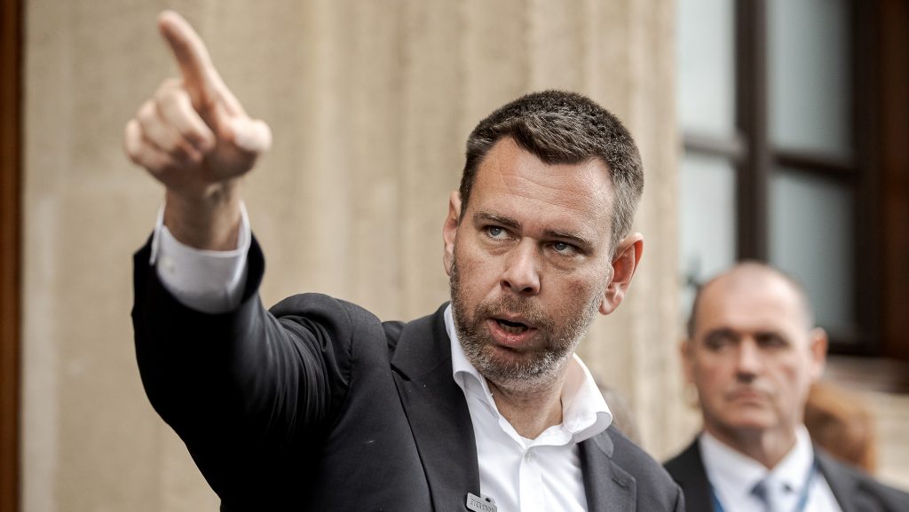 Vitézy leállíttatta a zuglói fakivágást, főtájépítész kerül a MÁV-hoz