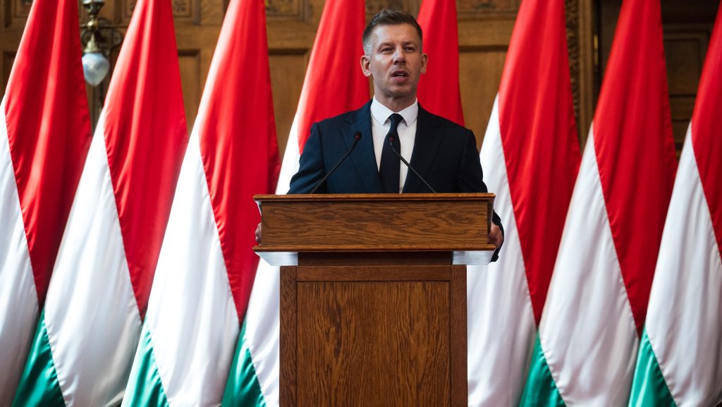 Magyar Péter: Megérkezett az első süllyesztendő bárka Paksra