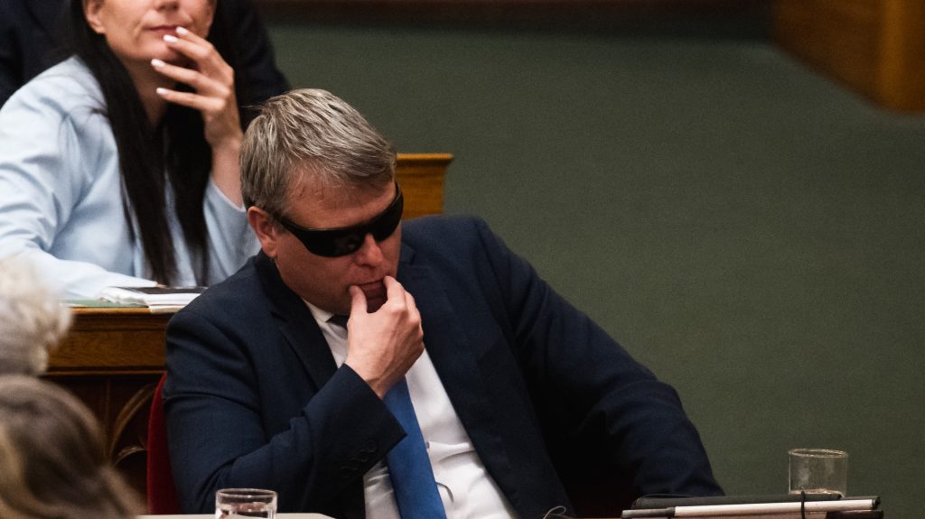 Láthatatlan, szagtalan, de halálos veszélyre figyelmeztet a miniszter