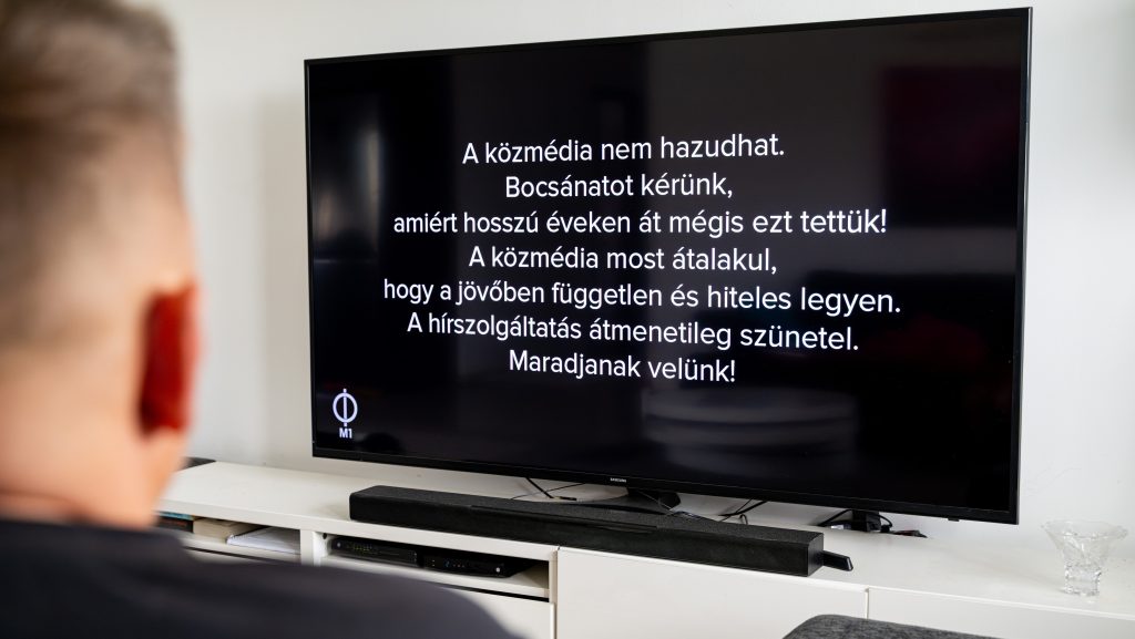 Reagált a 24 óra alatt kirúgott M1 Híradó-főszerkesztő: Soha nem vettem részt propagandaműsorok készítésében