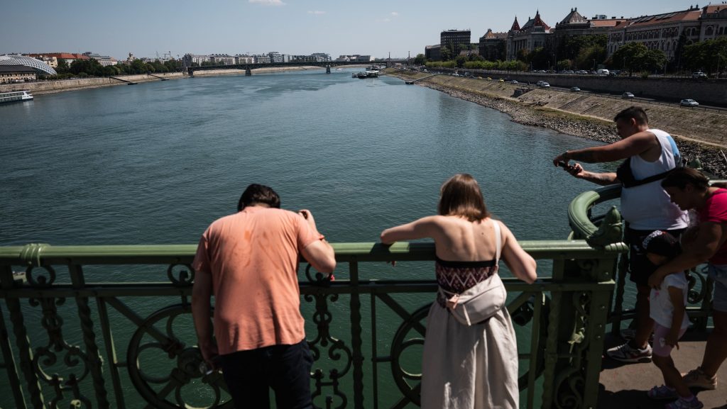 Elszállítják a Dunában talált robbanószereket